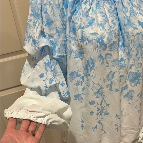 Floral Off-Shoulder Blouse - Blue and White. NWT. Size Large - Picture 2 of 12